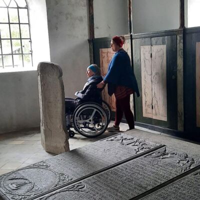 Mit Rolli in der Kirche